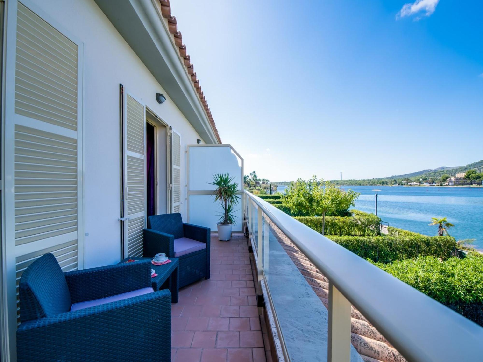 With Swimming Pool Holiday home
